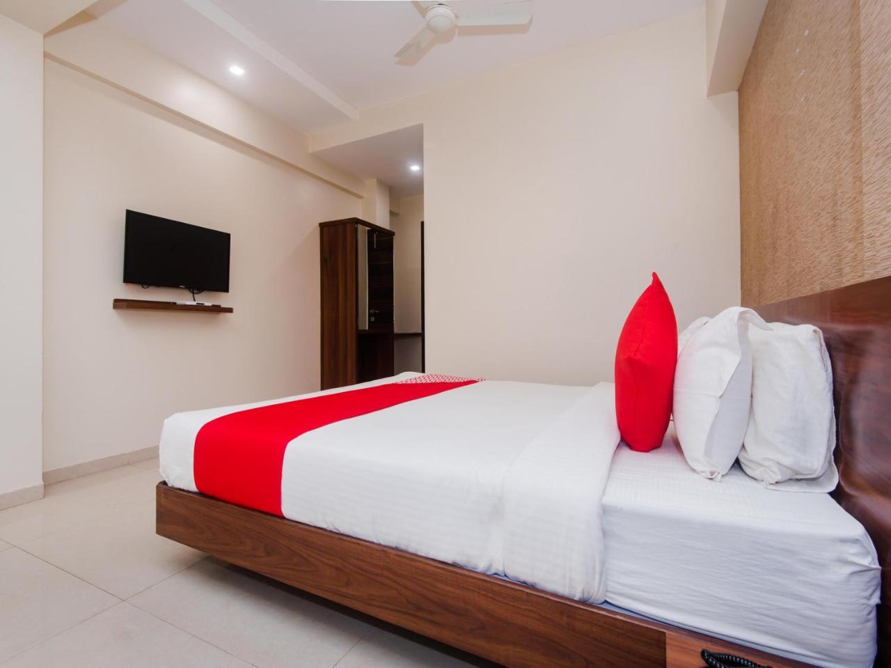 Hotel Park Inn Vasai Buitenkant foto