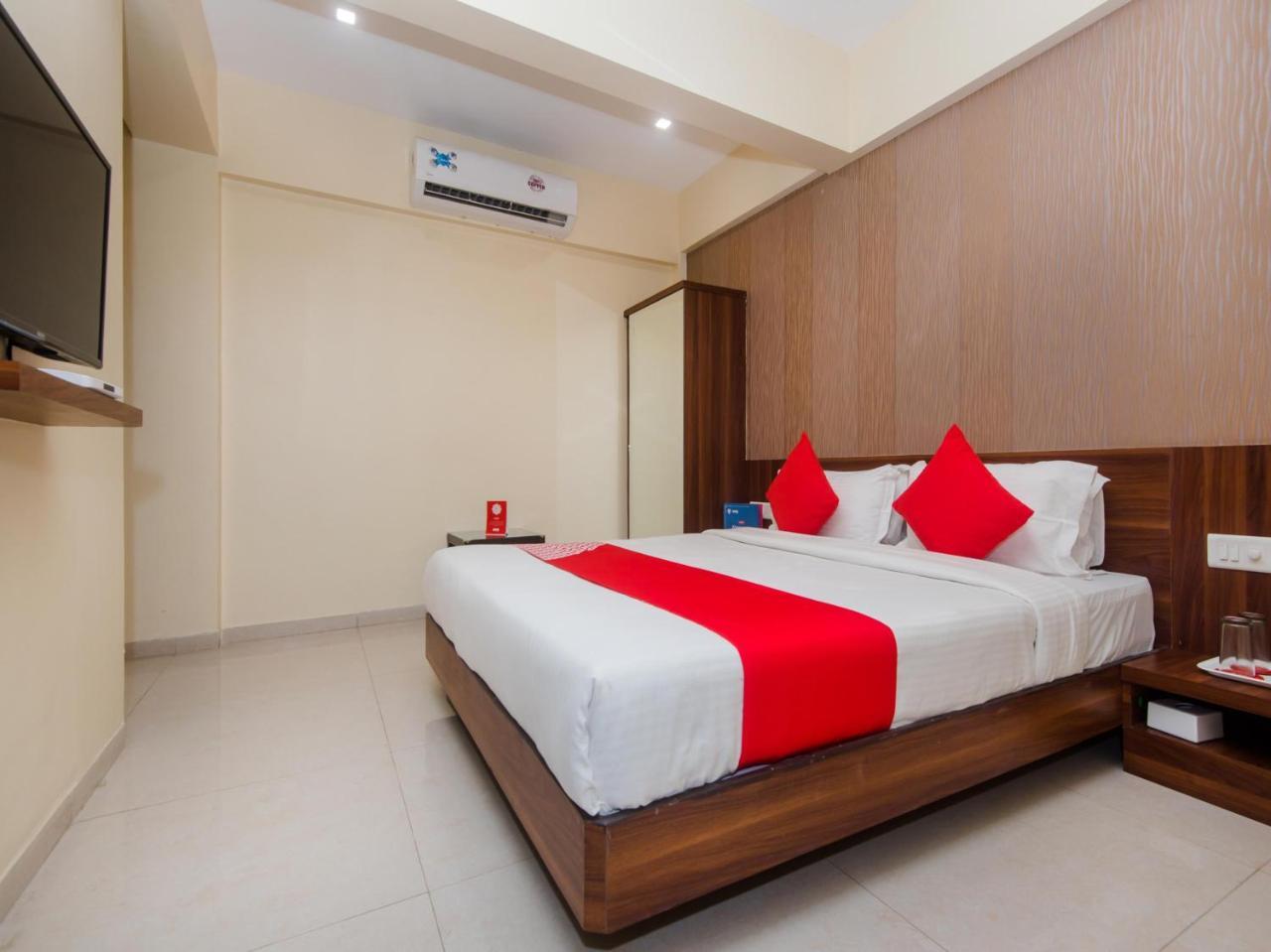 Hotel Park Inn Vasai Buitenkant foto