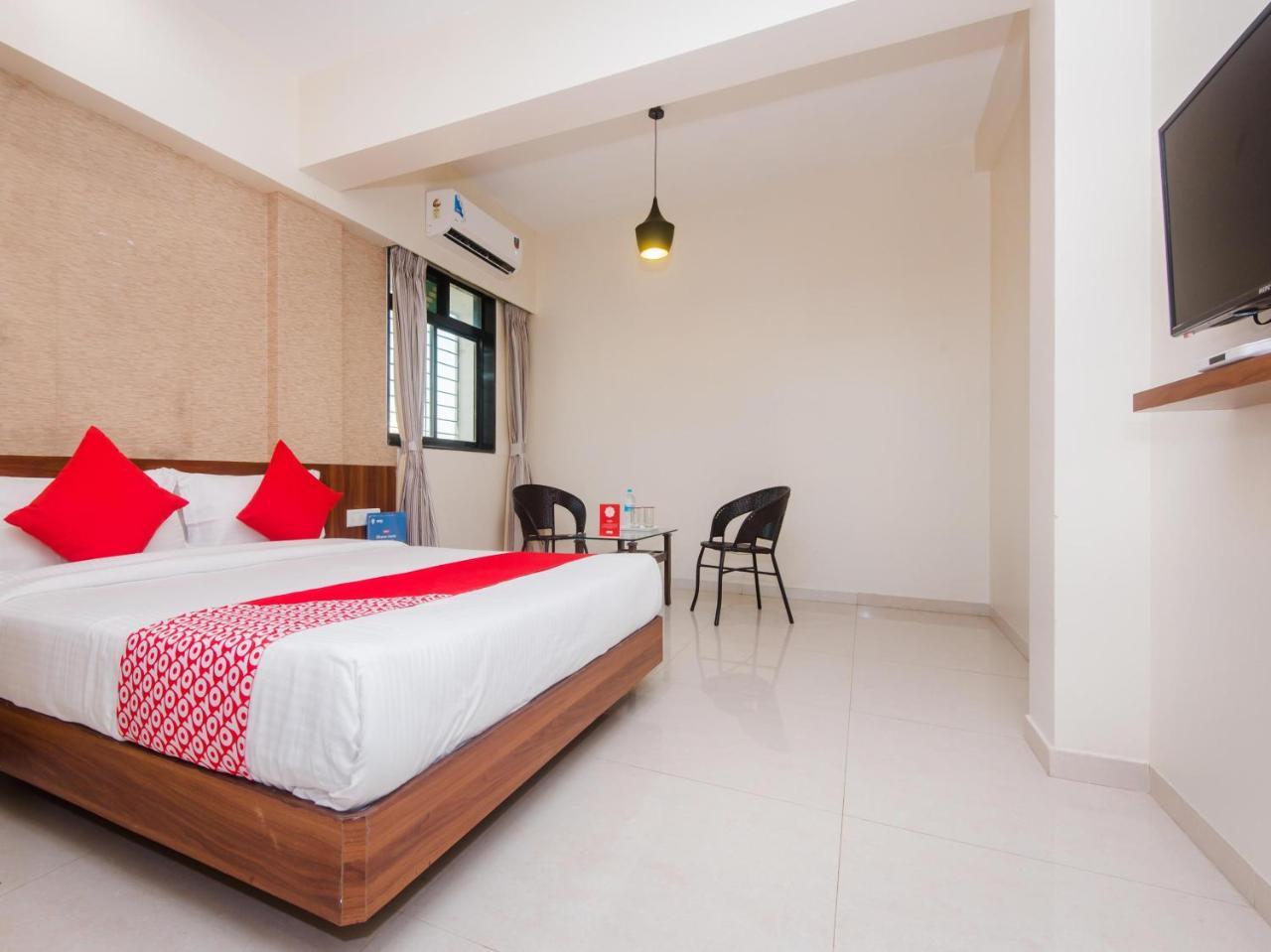 Hotel Park Inn Vasai Buitenkant foto